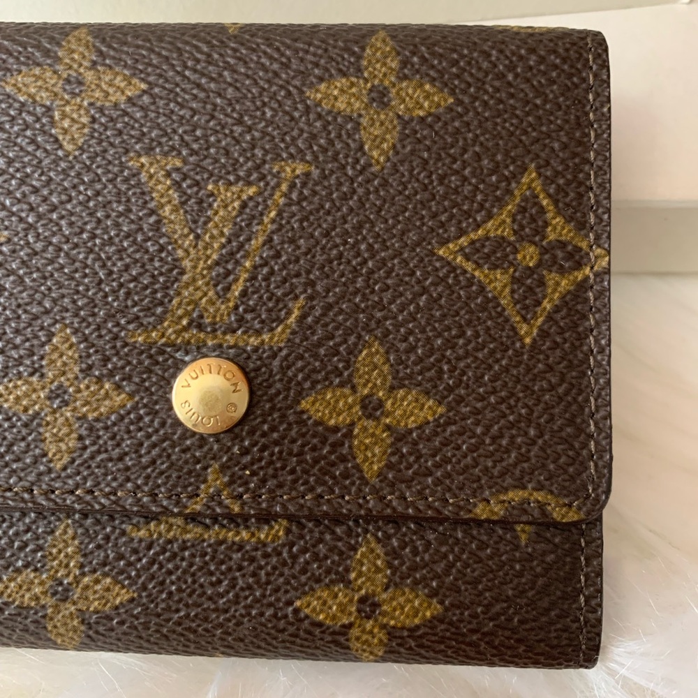 Louis Vuitton Monogram Compact Wallet ๐๐บ - Picture 5 of 12
